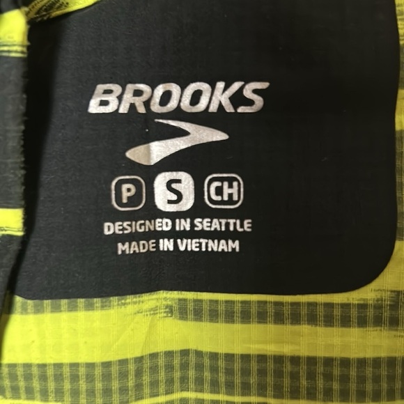 Brooks nightlife running jacket,men S. Packable utility,windbreaker,sporty EC - Picture 8 of 14